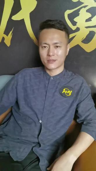 借助其身高 借助其身高